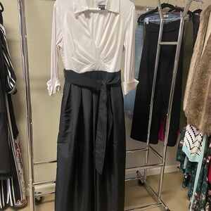 Jessica Howard Elegant Black and Cream Maxi Dress